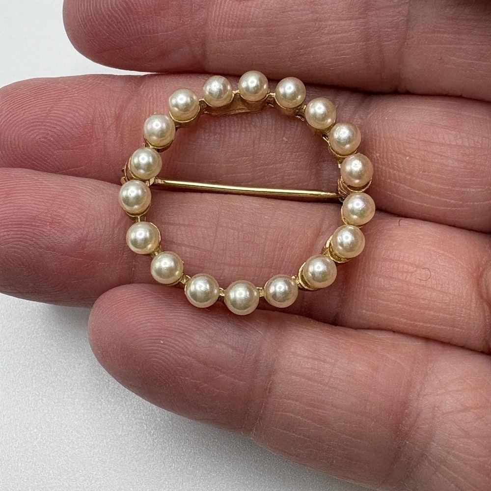 Vintage Majorica Faux Pearl Brooch Circle Wreath Classic Coquette